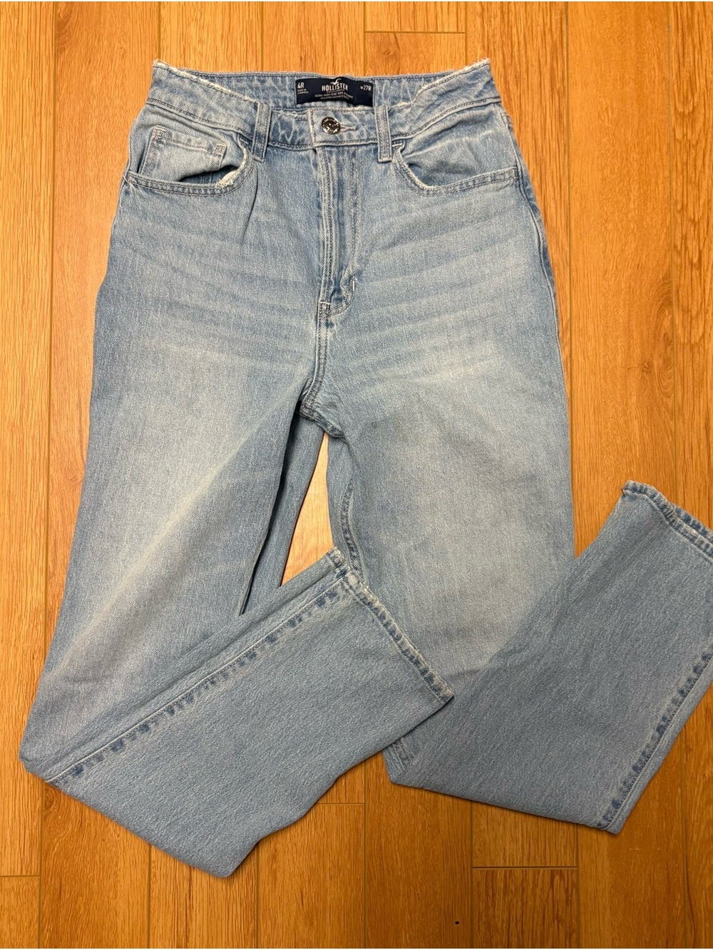 Hollister Light Wash High-Rise Women's Jeans